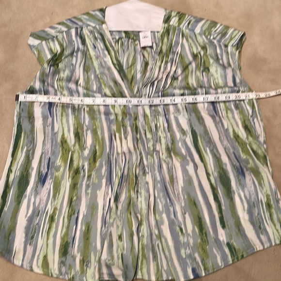 BNWT Banana Republic top, V neck, silky feel size L - Picture 6 of 7